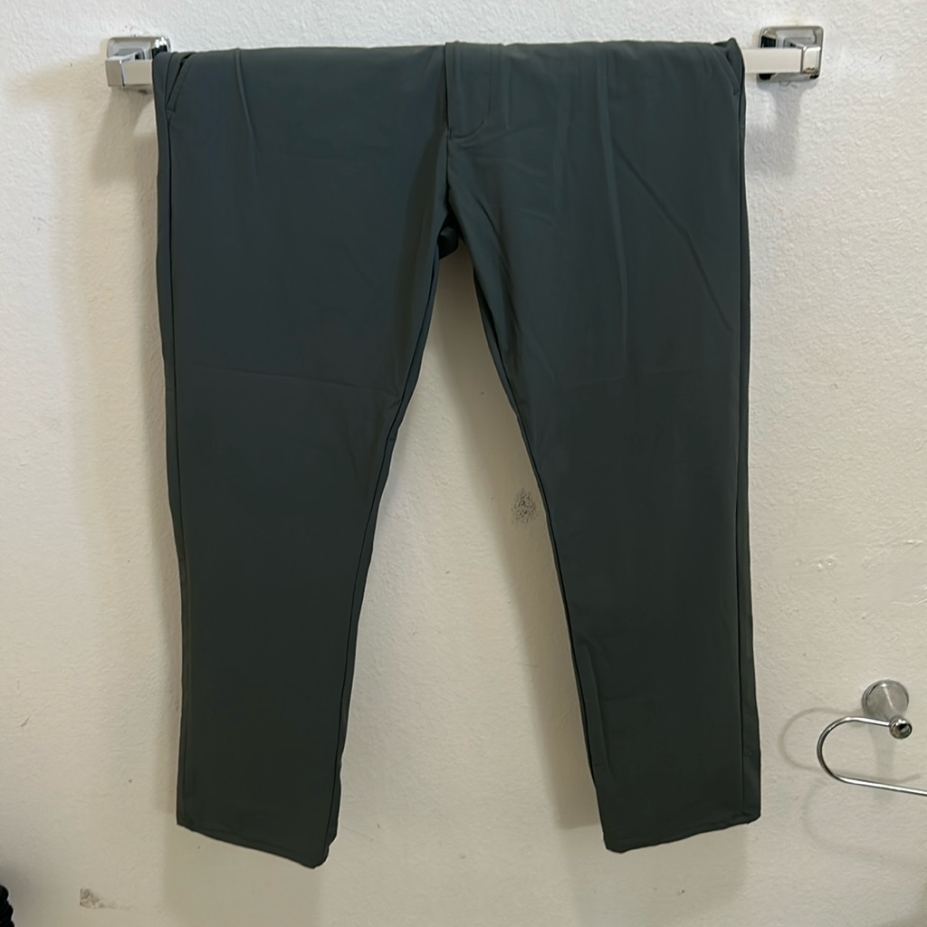 Brand New Kenneth Cole Golf Pants